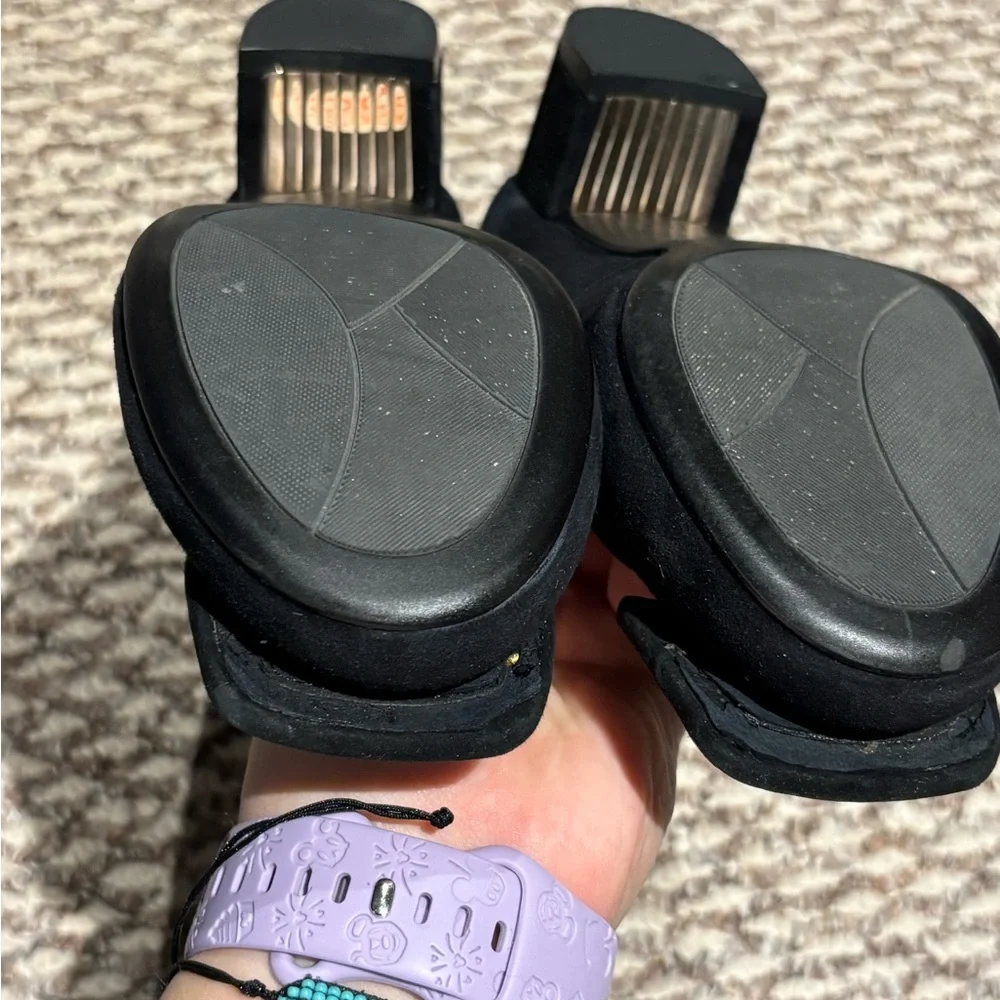 Vintage Kisscat Black Flats with Gold Buckle - Picture 4 of 11